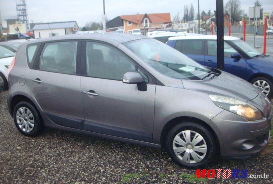 2011' Renault Scenic 1,5 Dci photo #1