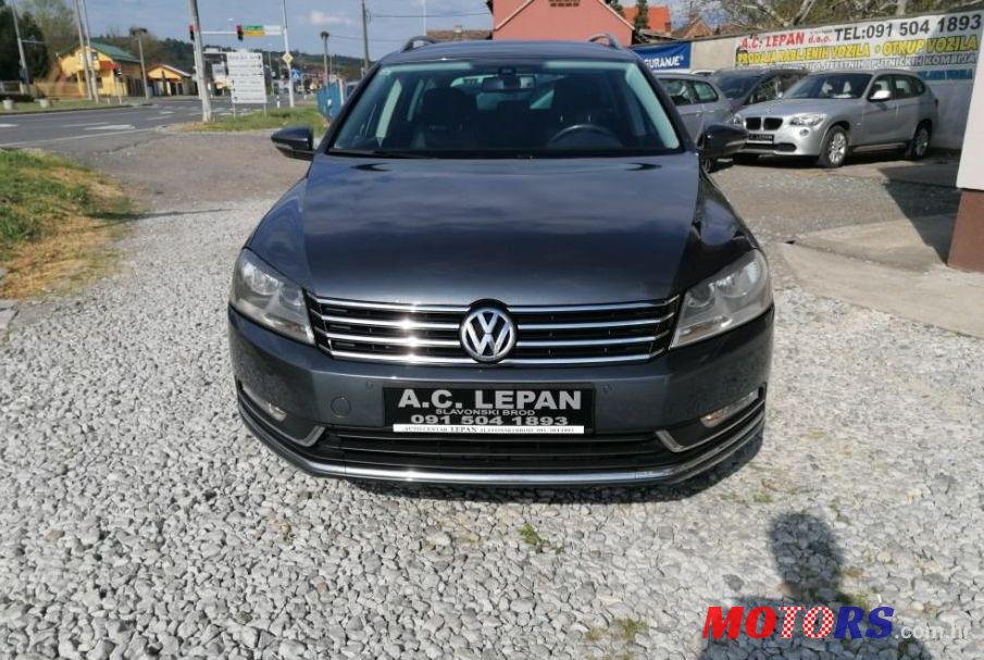 2012' Volkswagen Passat Variant photo #1