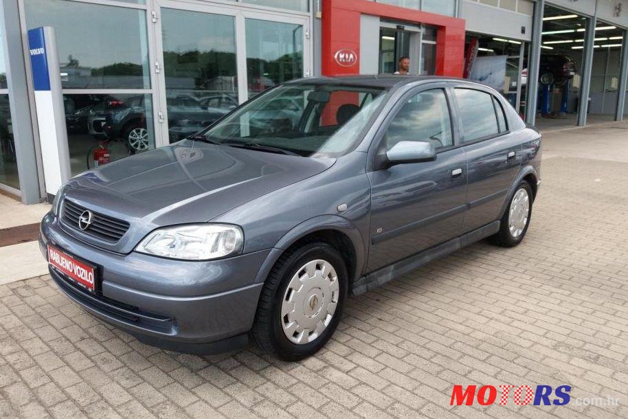 2008' Opel Astra Classic photo #1