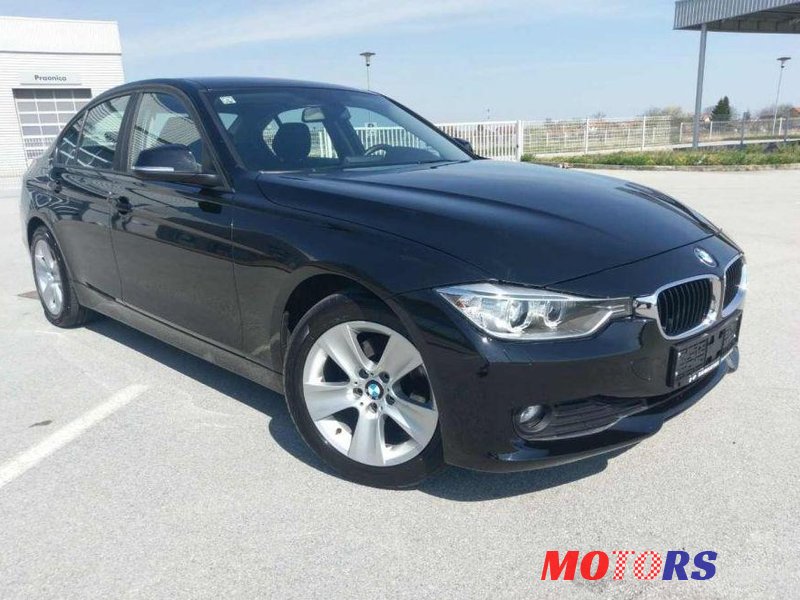 2013' BMW 3 Series 318D photo #2