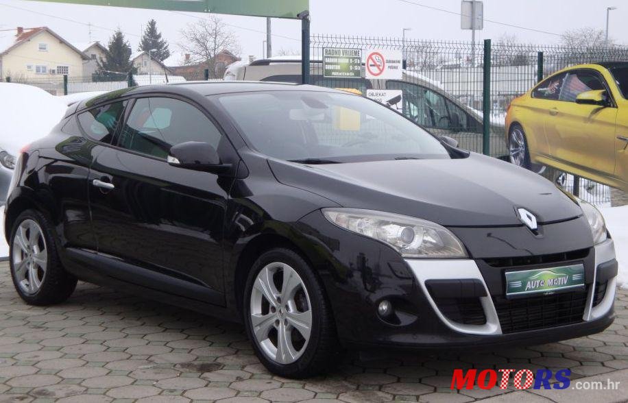 2009' Renault Megane Coupe photo #1