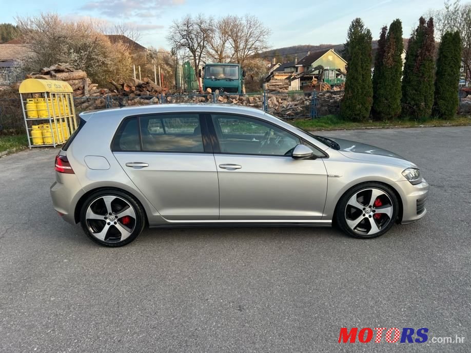 2013' Volkswagen Golf V 2.0 Tdi Gtd photo #5