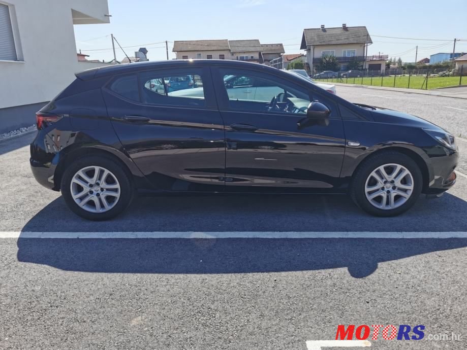 2017' Opel Astra 1.0 T photo #4