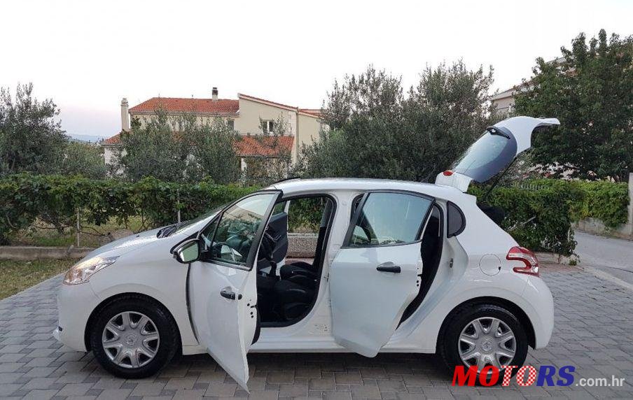 2012' Peugeot 208 1,4 Hdi photo #2