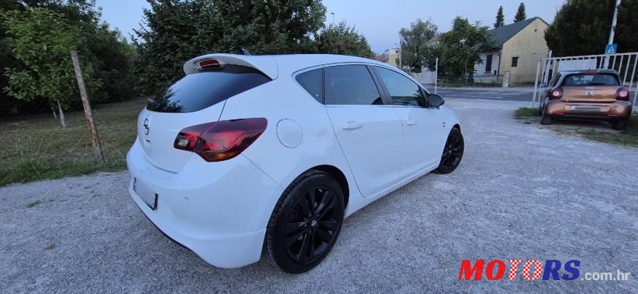 2015' Opel Astra 2.0 photo #5