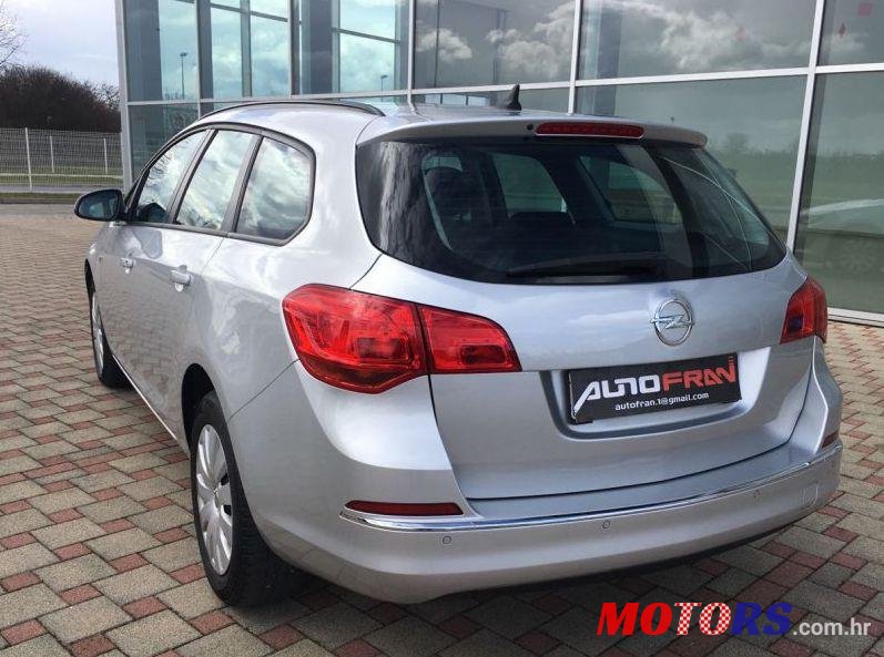 2015' Opel Astra Karavan photo #2