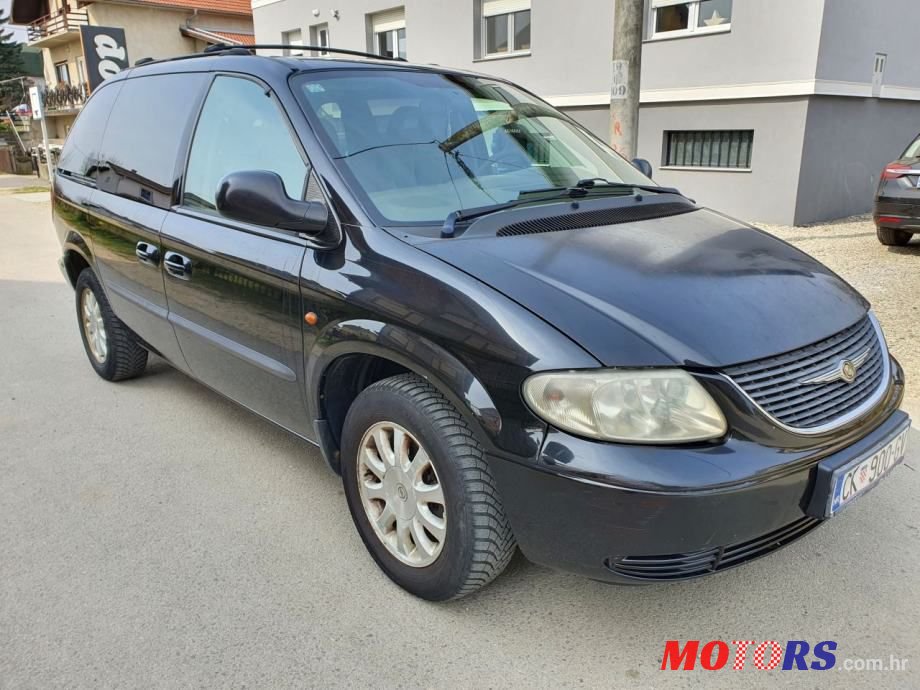 2003' Chrysler Voyager photo #3