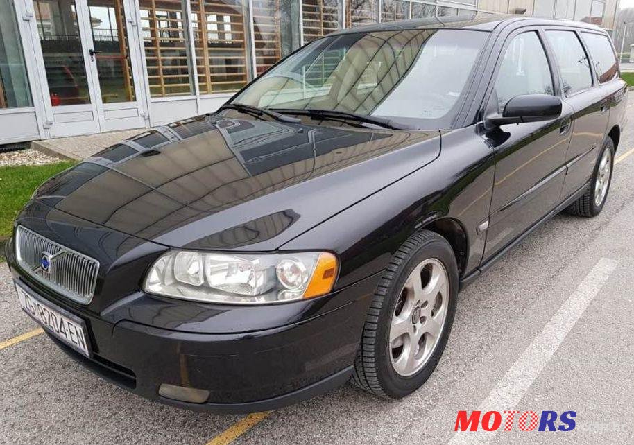2004' Volvo V70 2,4 D photo #1
