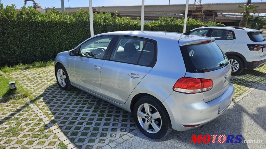 2010' Volkswagen Golf VI 1,6 Tdi photo #3
