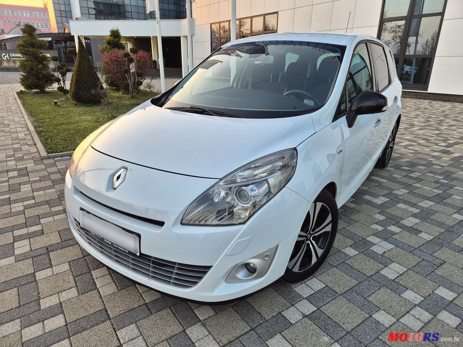 2011' Renault Grand Scenic 2,0 Dci photo #2