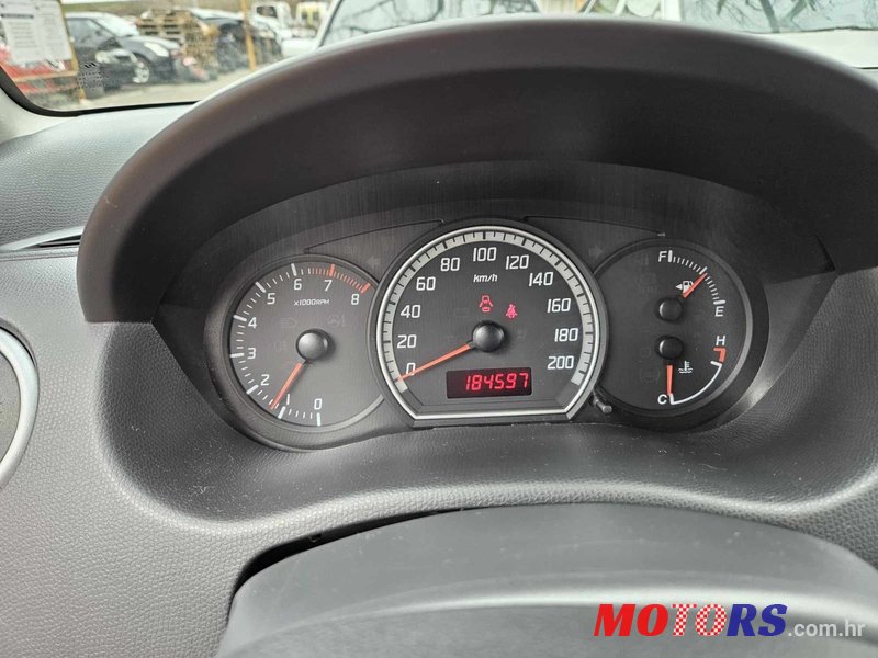 2009' Suzuki Swift 1,3 Gc photo #3