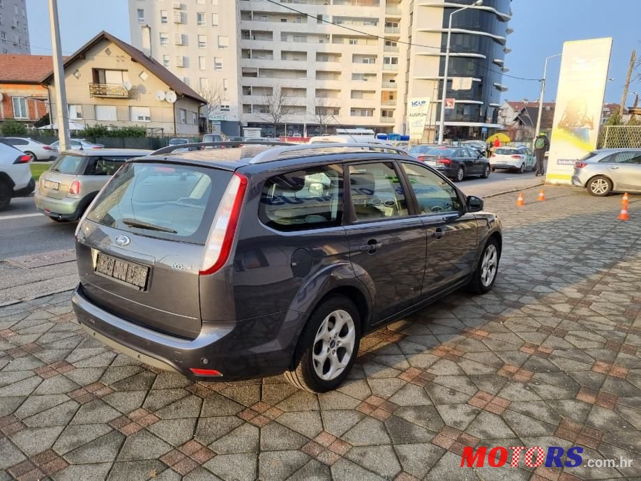 2010' Ford Focus Karavan photo #4