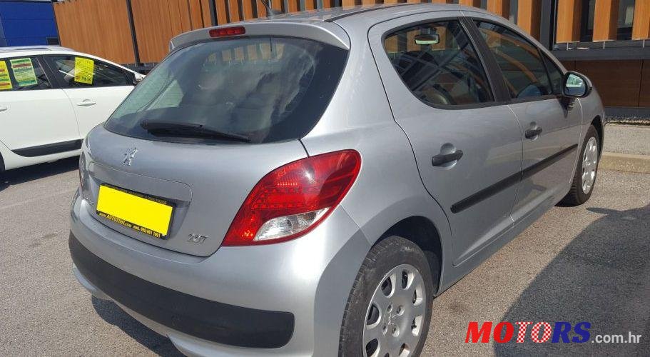 2009' Peugeot 207 1,4 Hdi photo #2