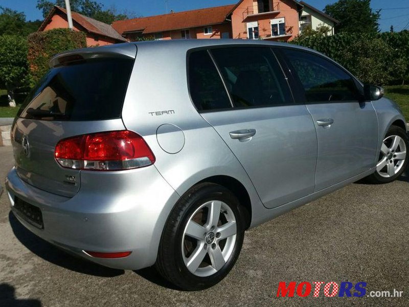 2010' Volkswagen Golf VI 1,6 Tdi photo #2