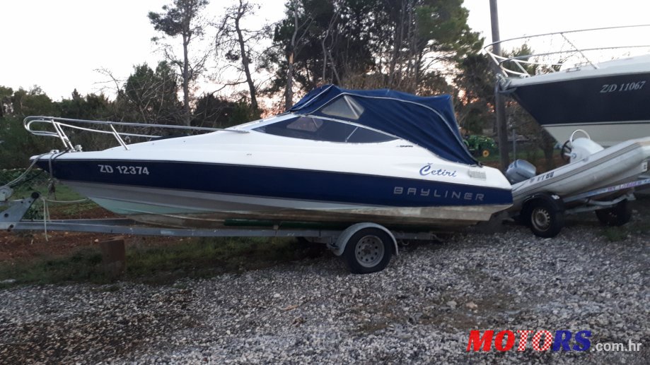 1996' Bayliner Capri Cuddy 2052 photo #1