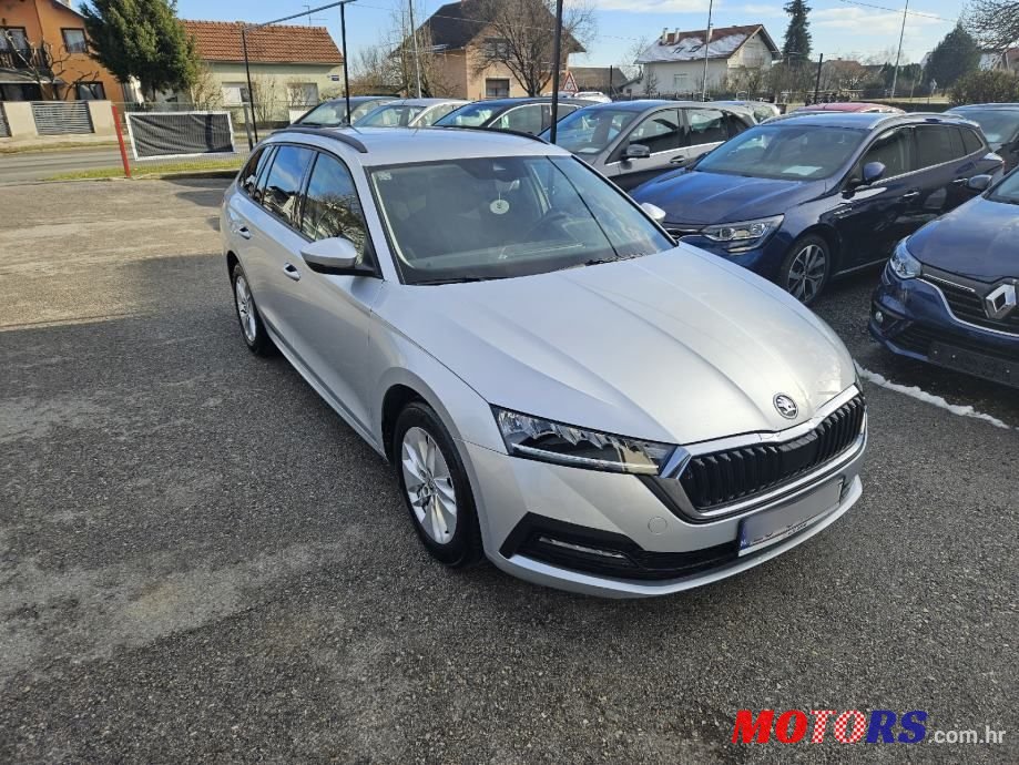 2020' Skoda Octavia Combi photo #2