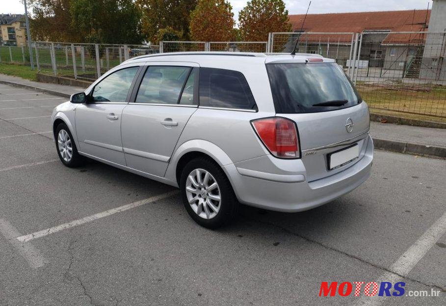 2006' Opel Astra Karavan photo #2
