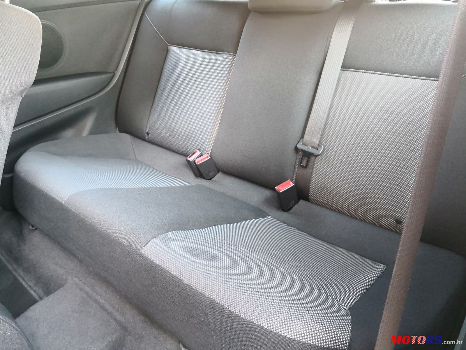 2010' Opel Astra H photo #6