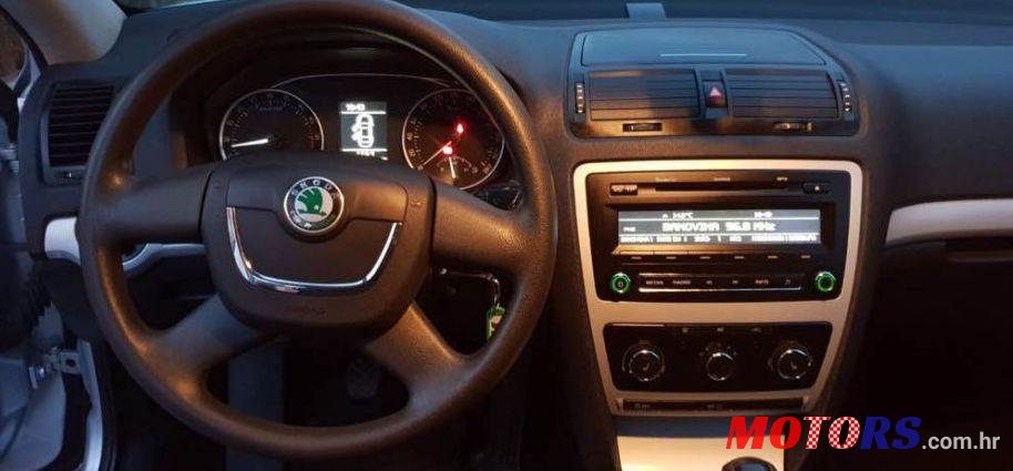 2010' Skoda Octavia Combi 1,6 Tdi photo #2