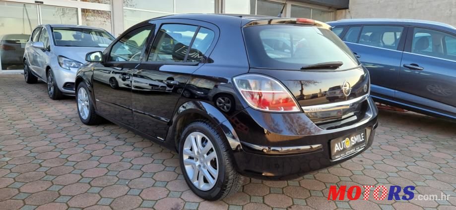 2008' Opel Astra photo #4