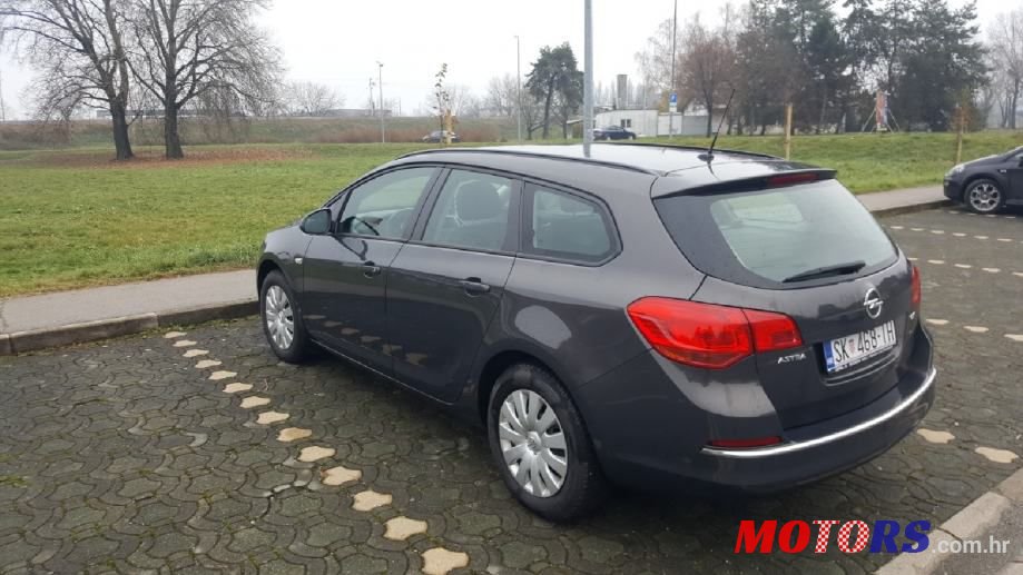 2016' Opel Astra Karavan photo #2