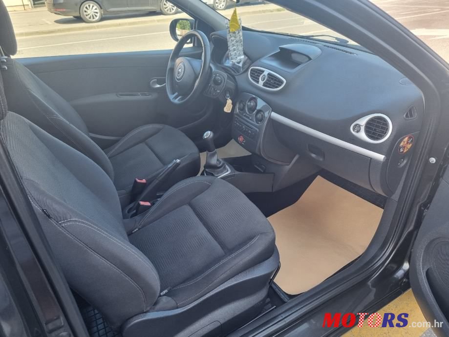 2011' Renault Clio 1,2 16V photo #4