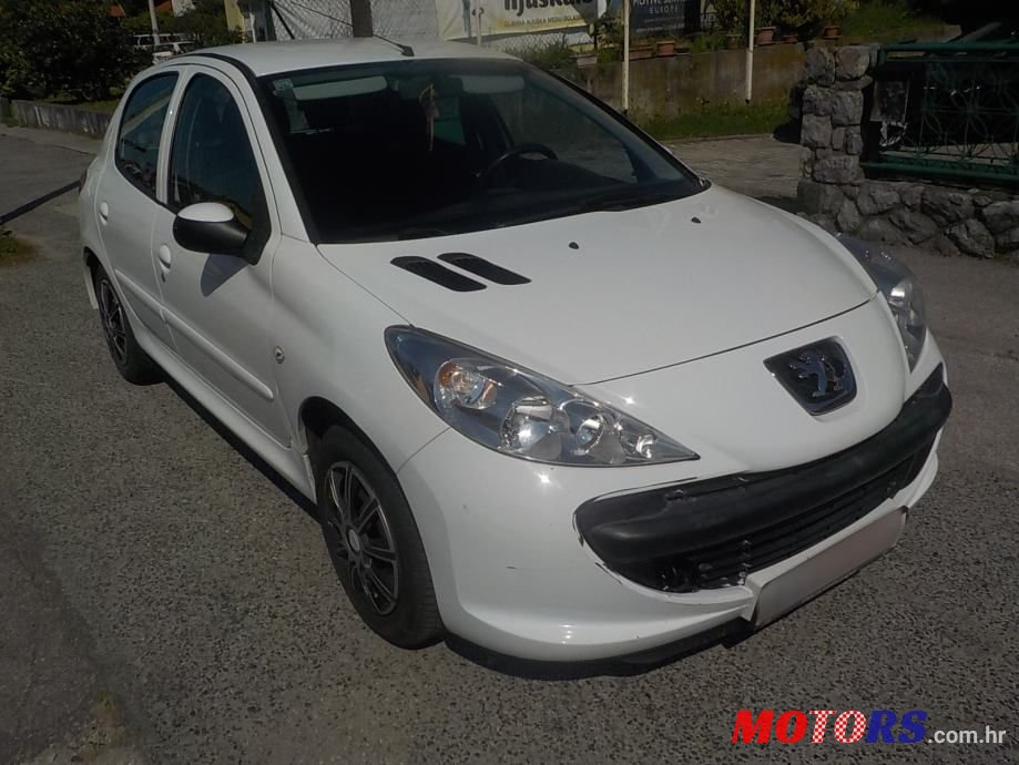2010' Peugeot 206 photo #2