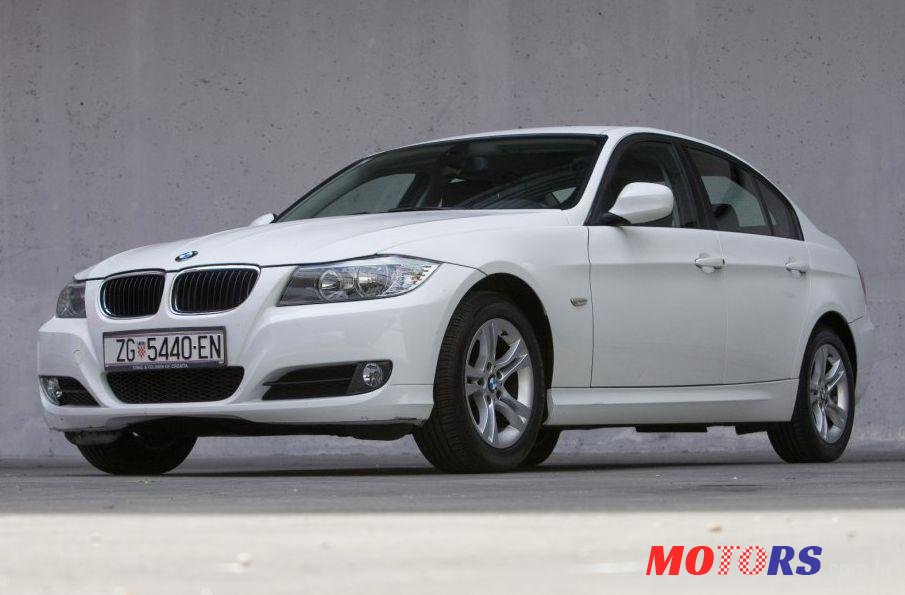 2011' BMW 3 Series 318D photo #1