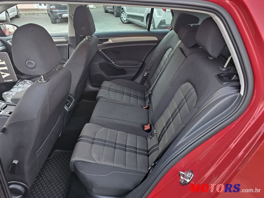 2015' Volkswagen Golf 7 R-Line photo #5