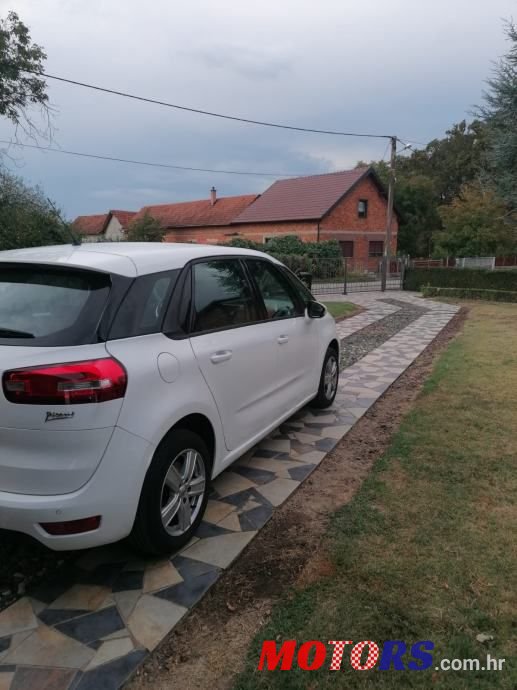 2015' Citroen C4 Grand Picasso photo #3
