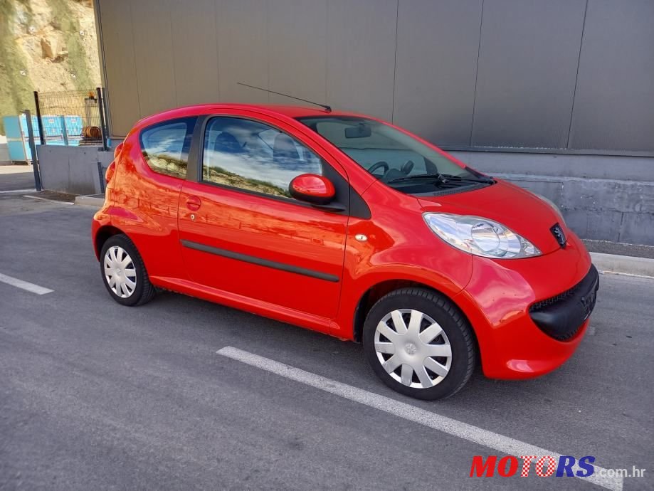 2006' Peugeot 107 1,0 photo #2