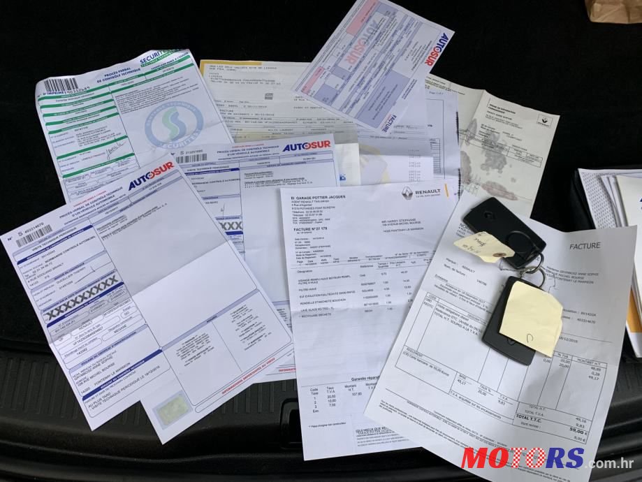 2011' Renault Megane Grandtour photo #4