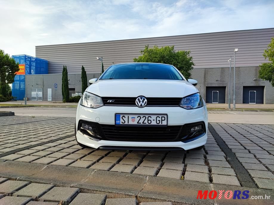 2017' Volkswagen Polo photo #6