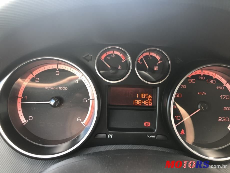 2013' Peugeot 308 photo #6