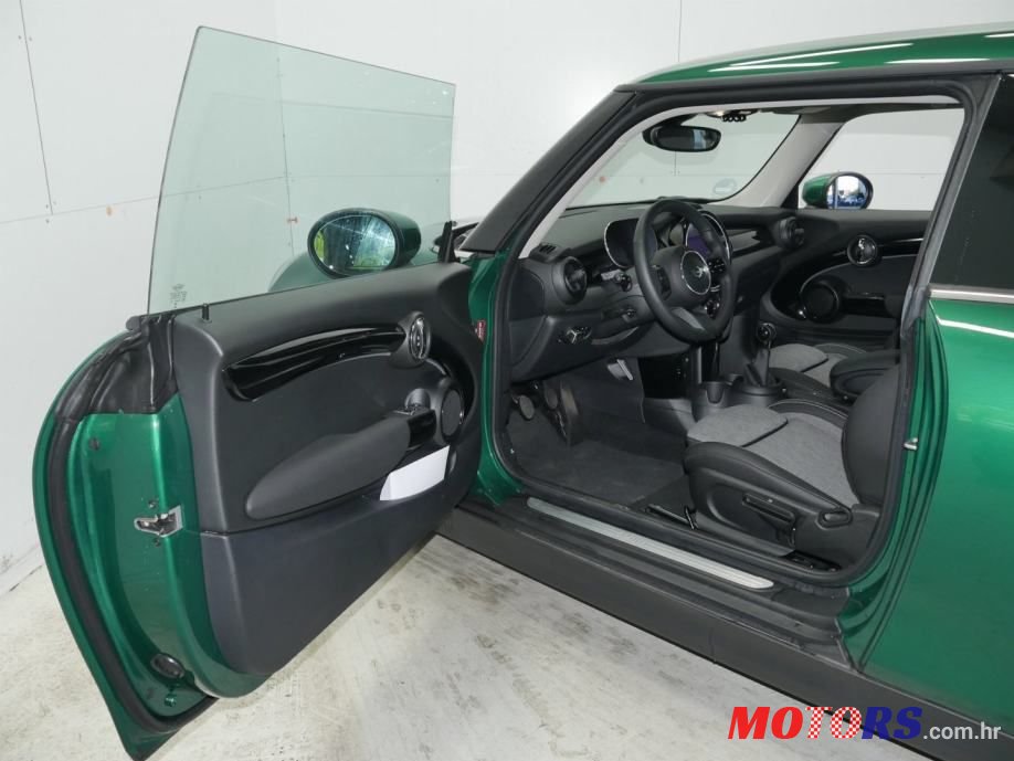 2021' MINI Cooper photo #4