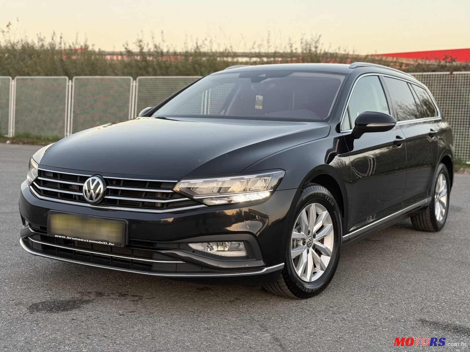 2020' Volkswagen Passat Variant photo #1