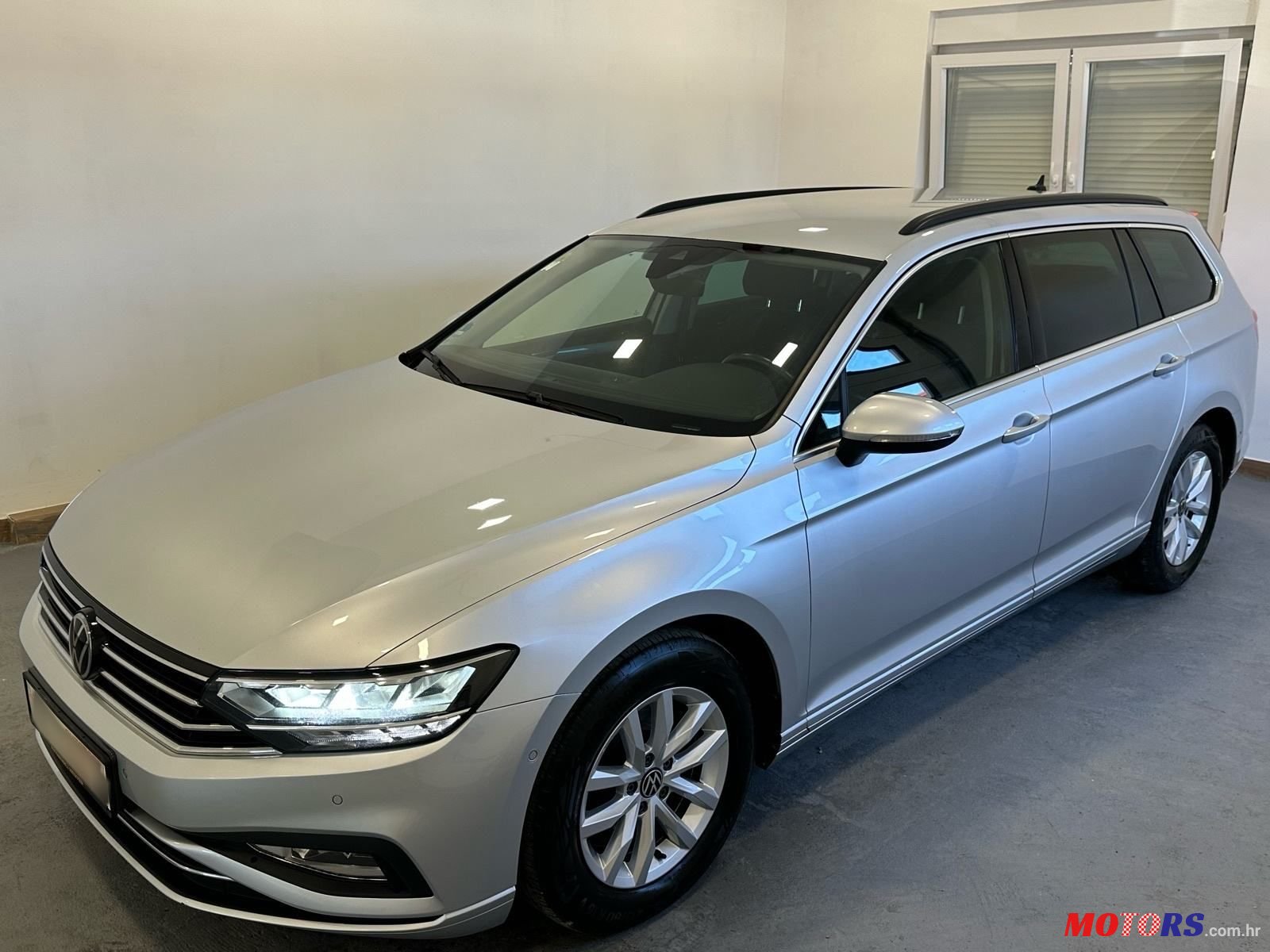 2020' Volkswagen Passat Variant photo #3