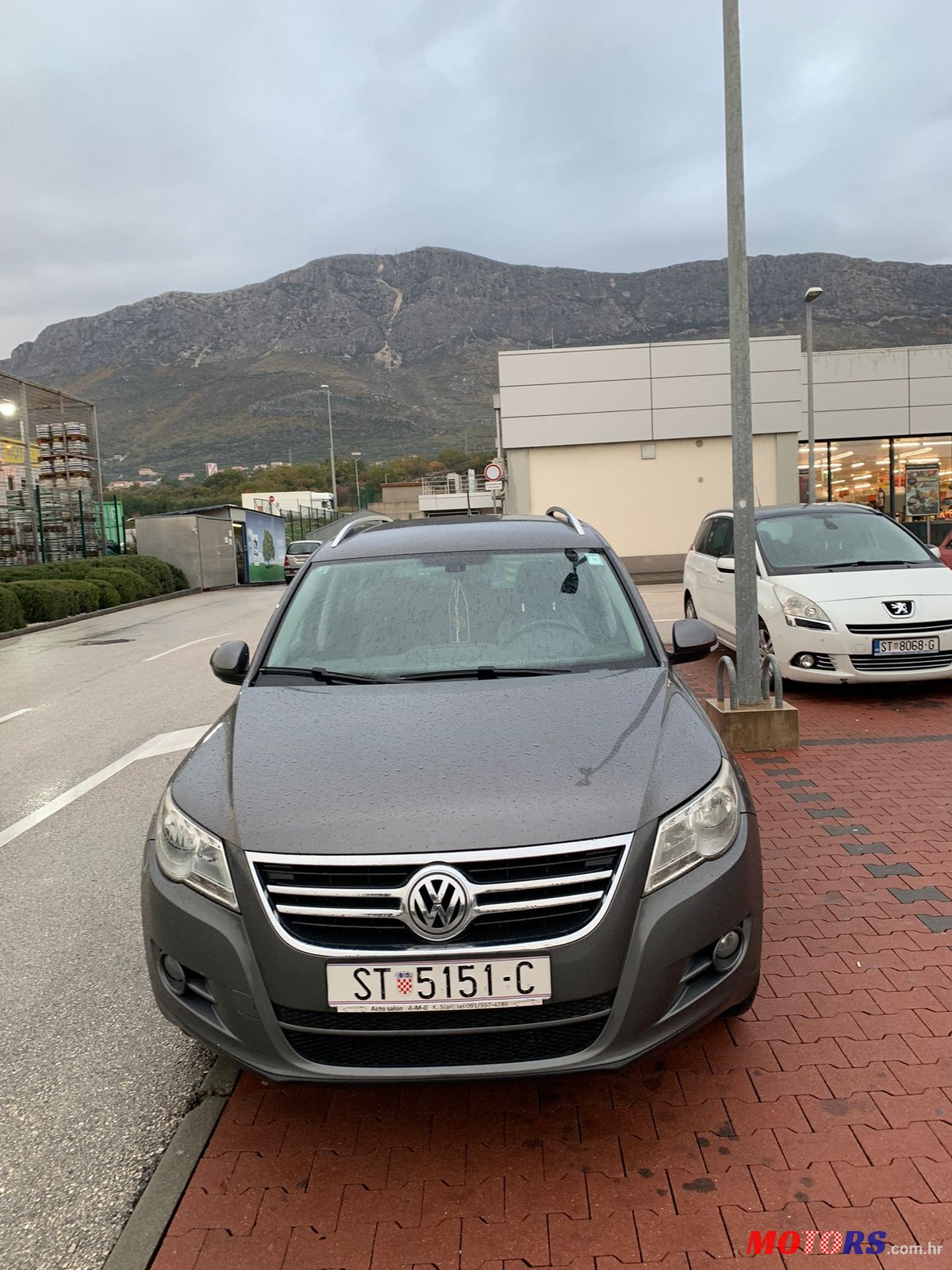 2011' Volkswagen Tiguan photo #1