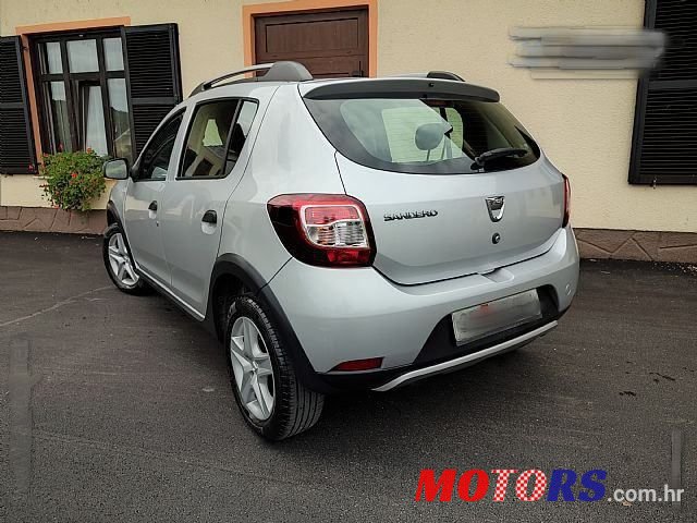 2014' Dacia Sandero photo #5