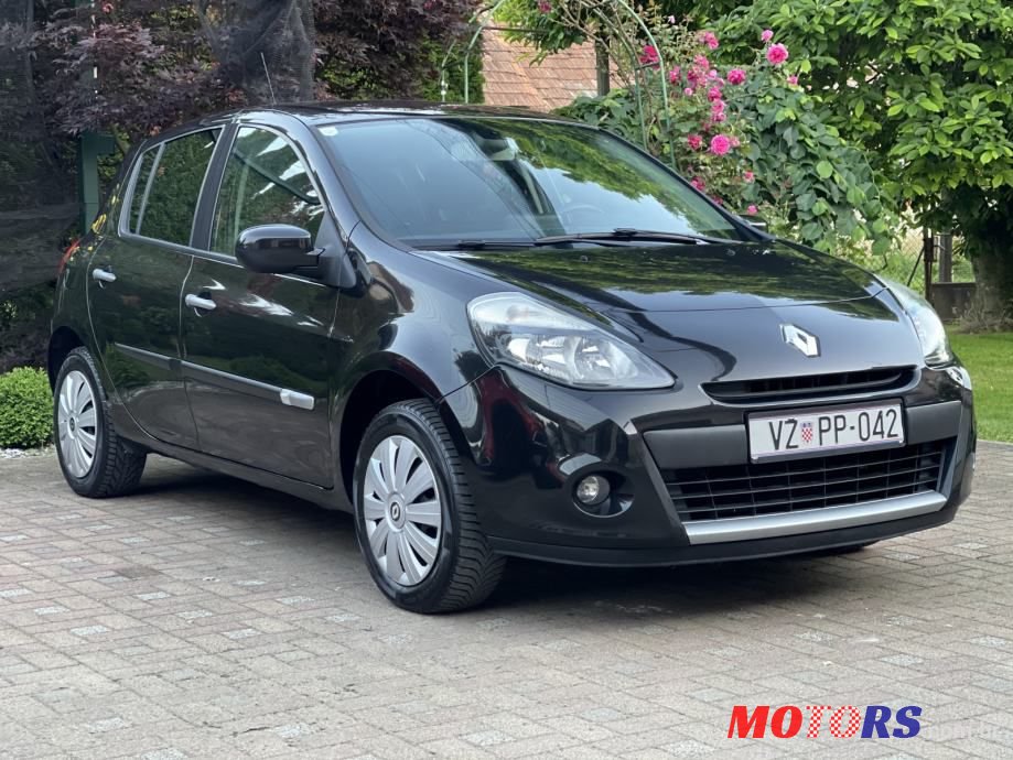 2010' Renault Clio photo #3