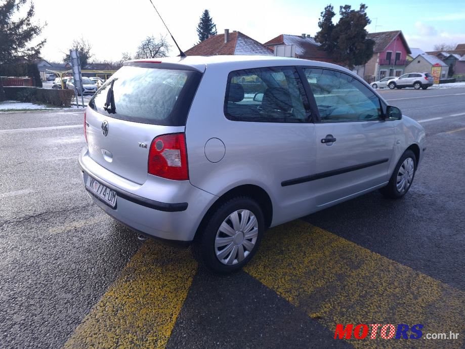 2002' Volkswagen Polo photo #5
