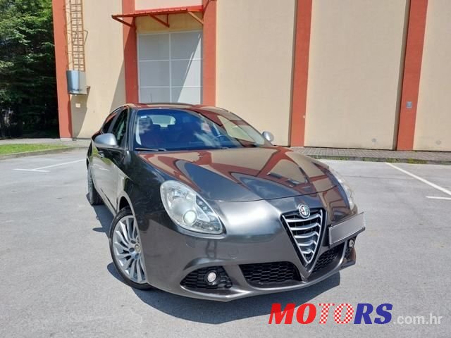 2012' Alfa Romeo Giulietta photo #3