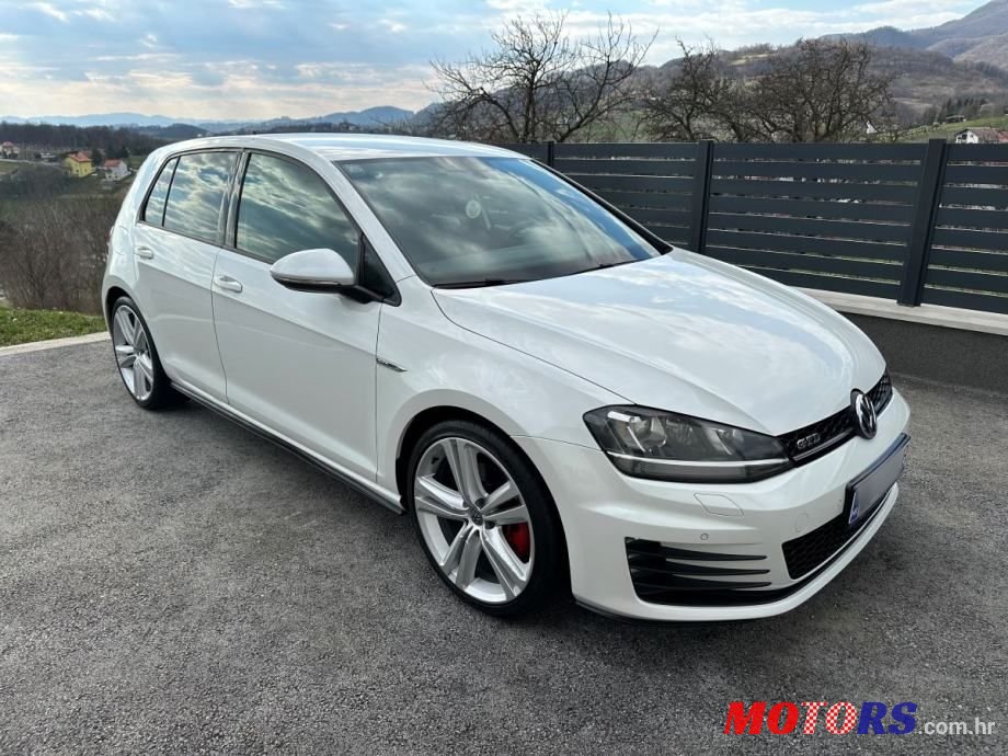 2014' Volkswagen Golf 7 Gtd photo #2