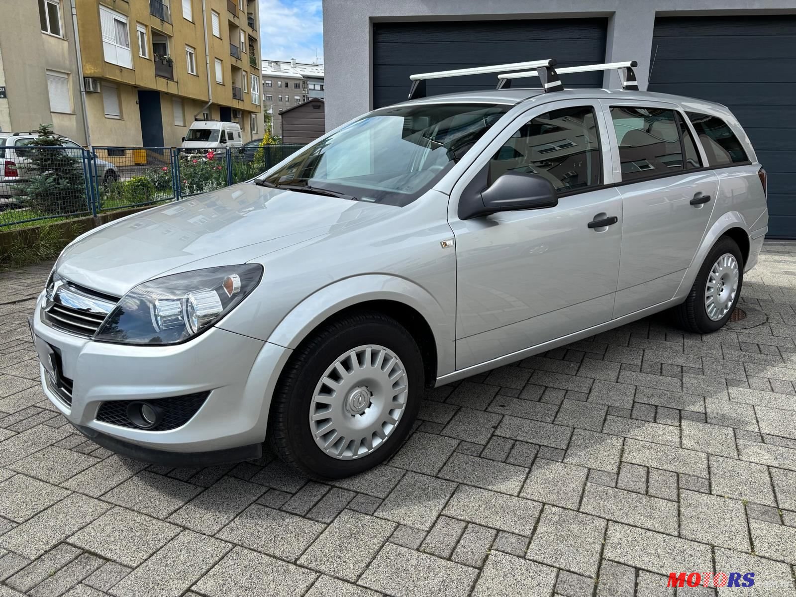 2010' Opel Astra Karavan photo #1
