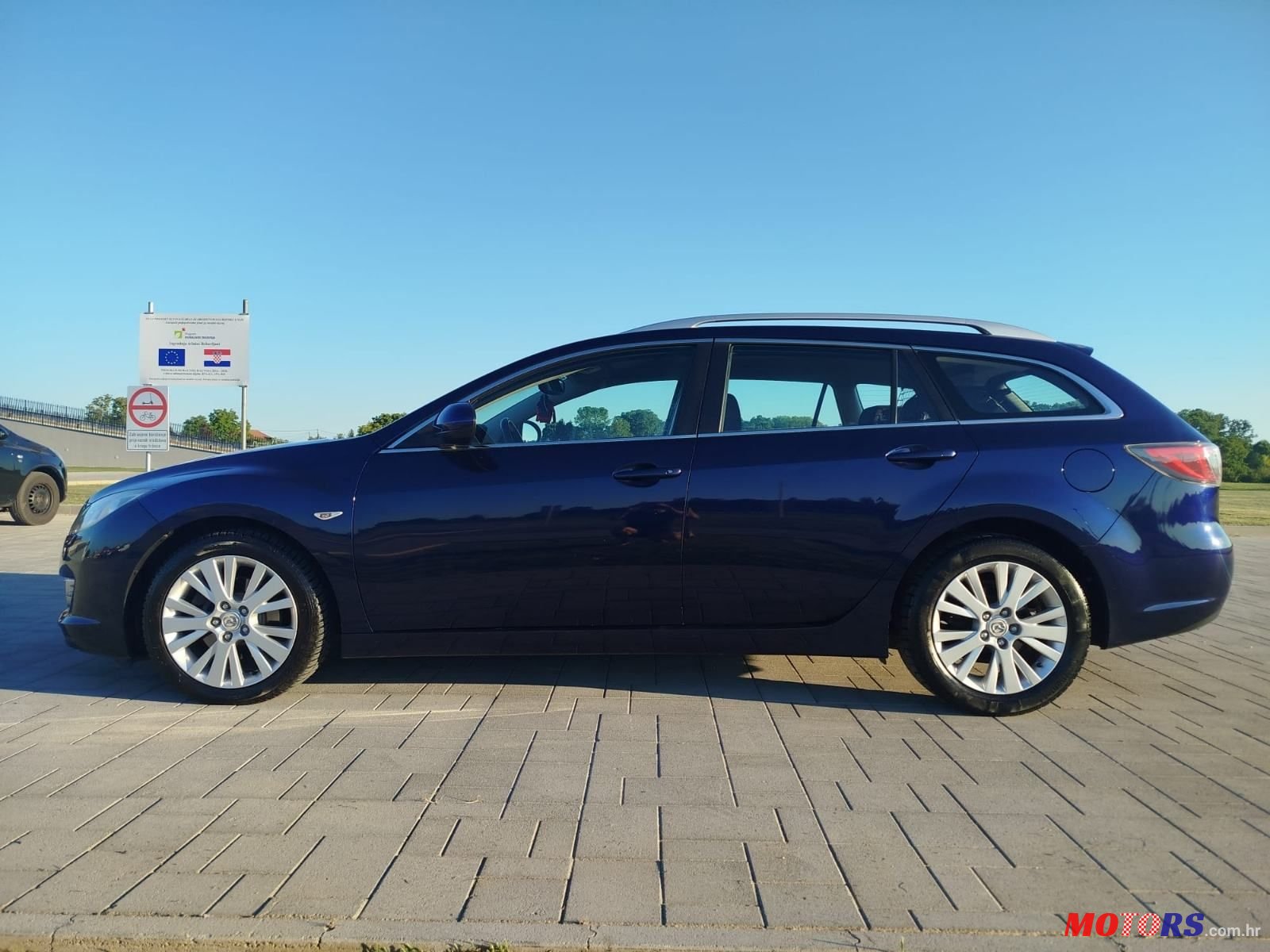 2008' Mazda 6 Sport Combi photo #2