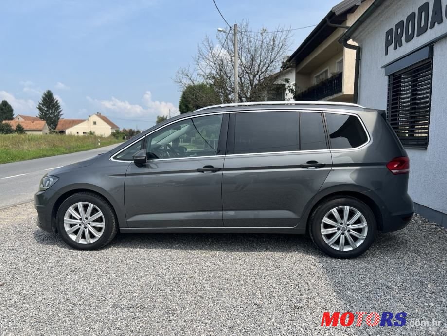 2016' Volkswagen Touran photo #4