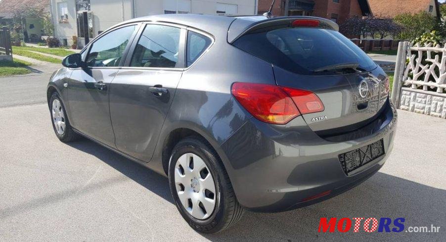 2010' Opel Astra 1,7 Cdti photo #1