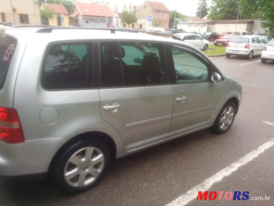 2006' Volkswagen Touran photo #2