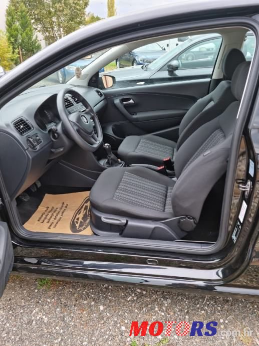 2015' Volkswagen Polo photo #4