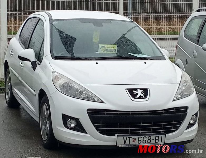 2012' Peugeot 207 1,4 Vti photo #1